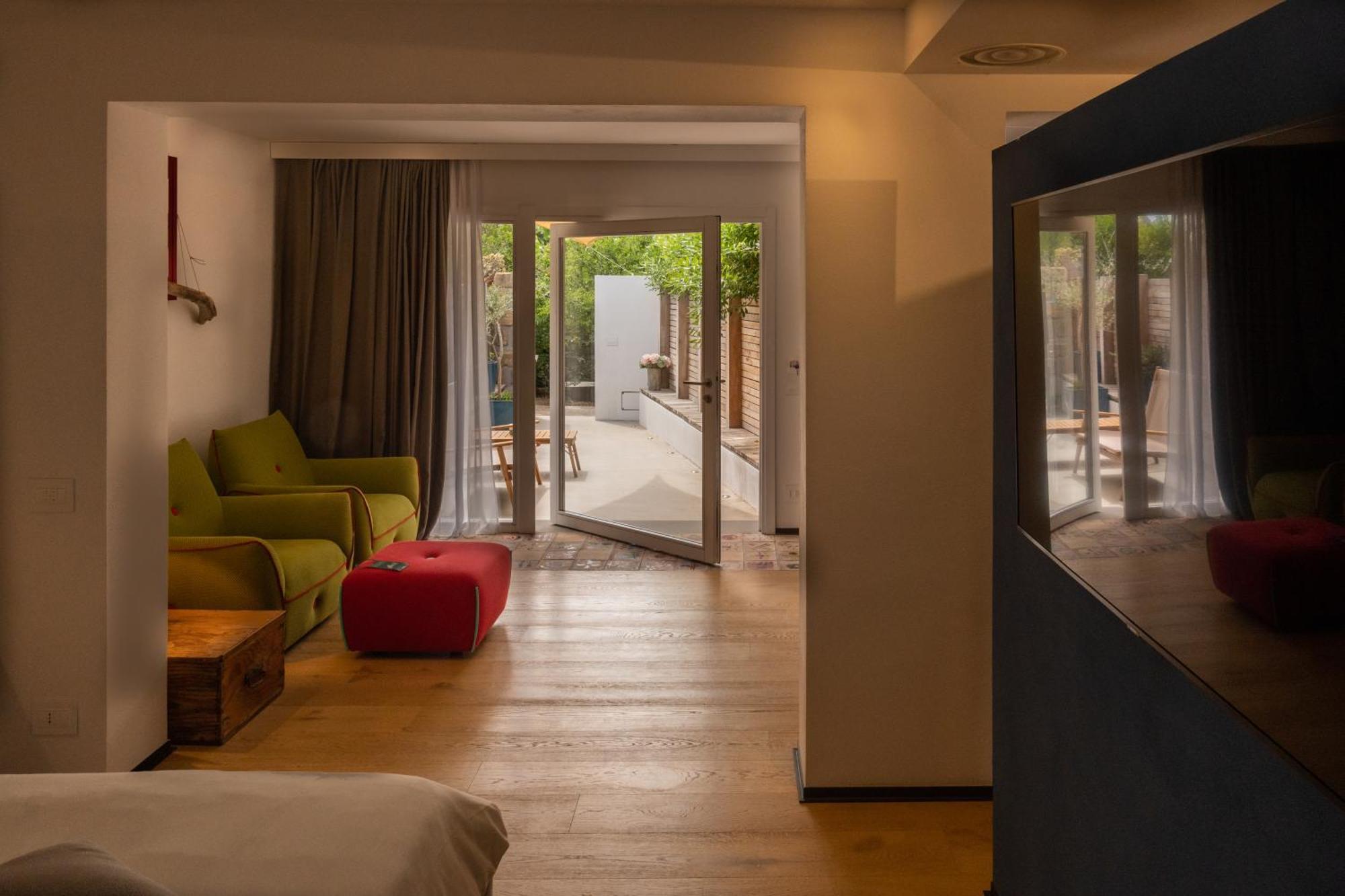 Praia Art Resort - Small Luxury Hotels Of The World (Adults Only) Le Castella  Exterior photo